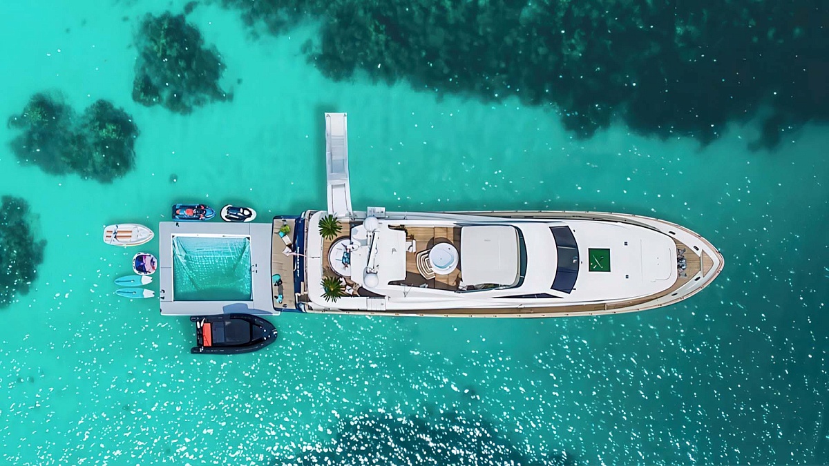 Аренда моторной мега яхты Astondoa 102 FOR YOUR EYES ONLY на Пхукете